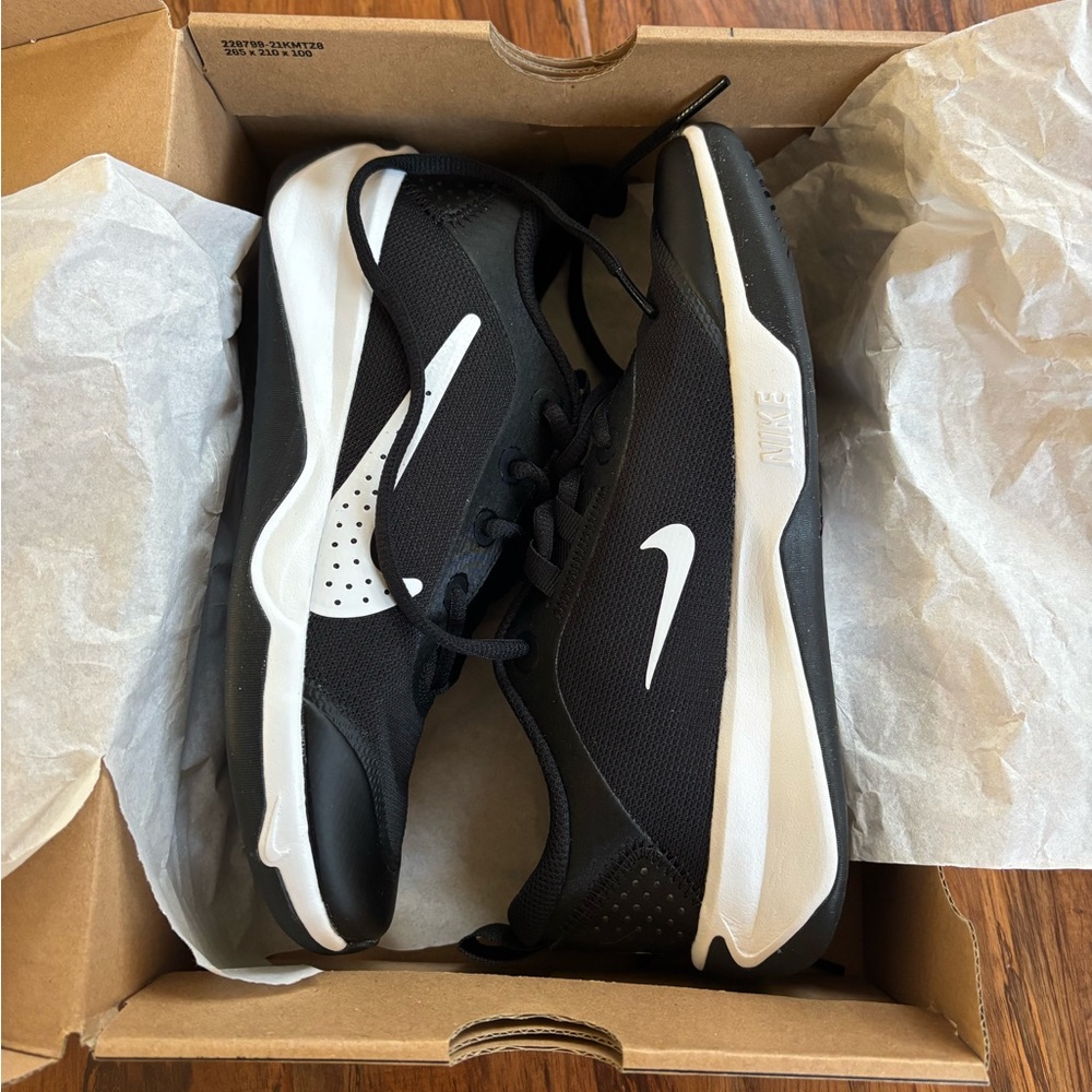 BRAND NEW Nike Omni multi court sneakers 4.5 Y